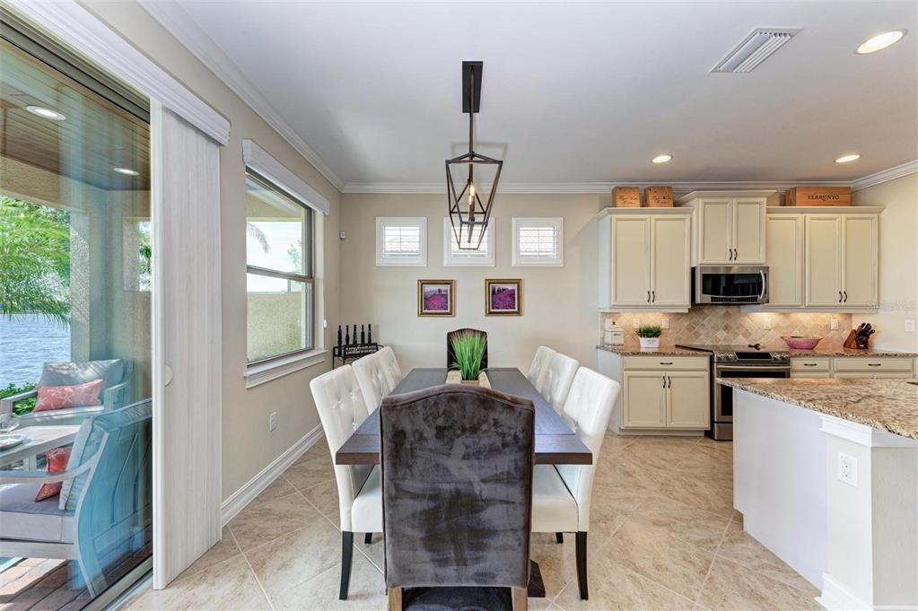 Под контрактом: $774,900 (4 спален, 3 ванн, 2431 Квадратных фут)