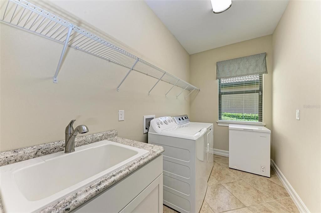 Под контрактом: $774,900 (4 спален, 3 ванн, 2431 Квадратных фут)