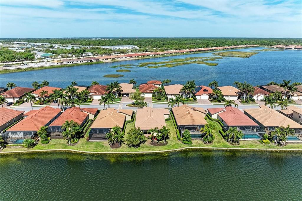 Под контрактом: $774,900 (4 спален, 3 ванн, 2431 Квадратных фут)