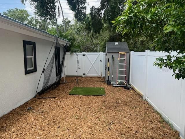 En Venta: $699,000 (4 camas, 2 baños, 2215 Pies cuadrados)