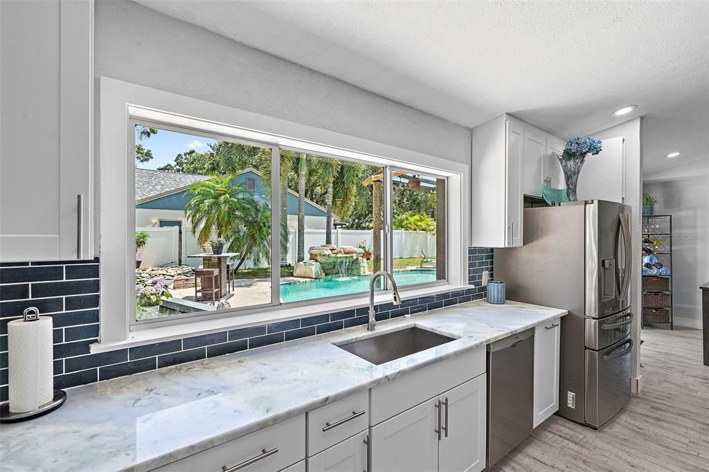 En Venta: $699,000 (4 camas, 2 baños, 2215 Pies cuadrados)