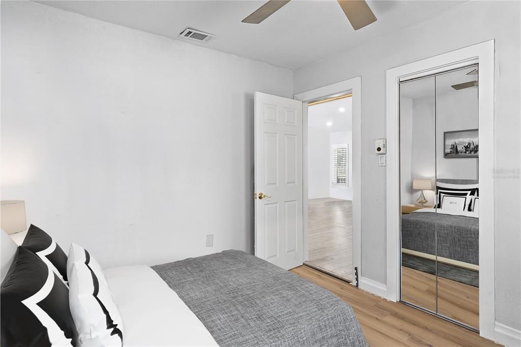 En Venta: $699,000 (4 camas, 2 baños, 2215 Pies cuadrados)