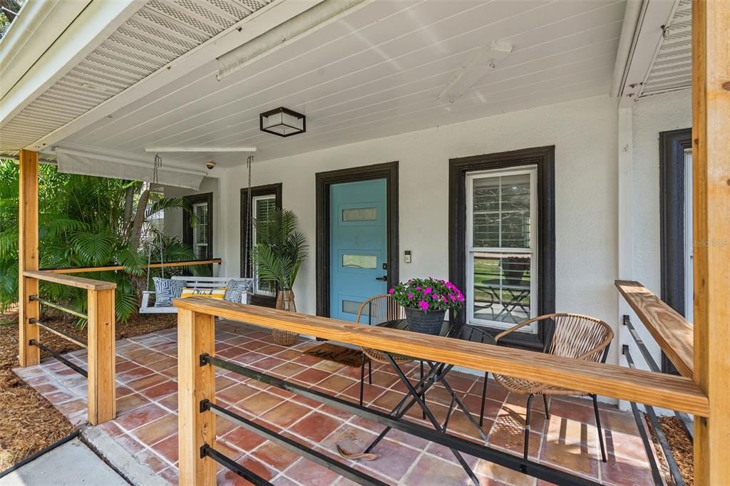 En Venta: $699,000 (4 camas, 2 baños, 2215 Pies cuadrados)