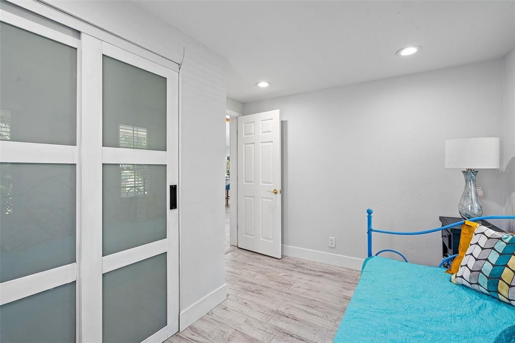 En Venta: $699,000 (4 camas, 2 baños, 2215 Pies cuadrados)