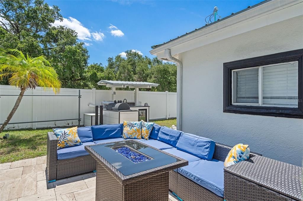 En Venta: $699,000 (4 camas, 2 baños, 2215 Pies cuadrados)