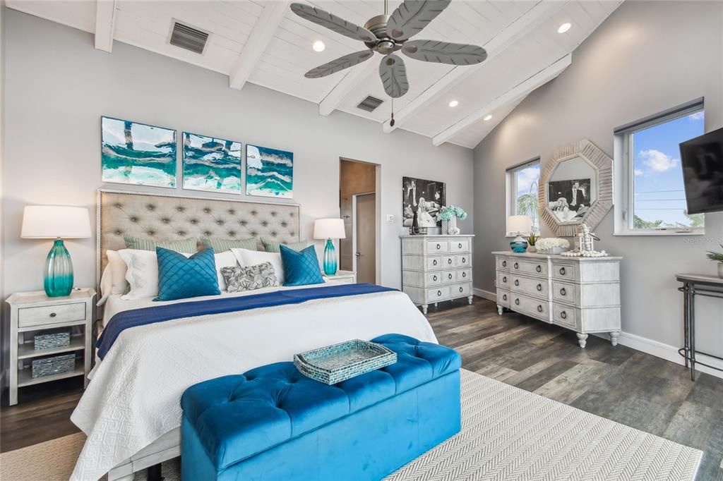 En Venta: $1,235,000 (4 camas, 3 baños, 3072 Pies cuadrados)