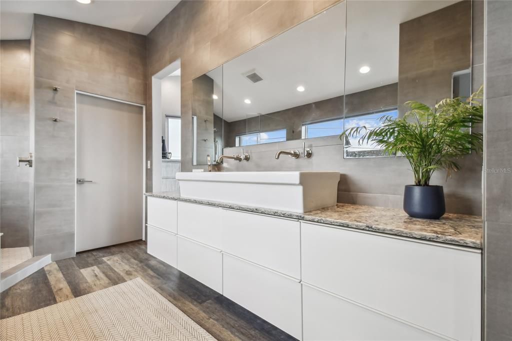 En Venta: $1,235,000 (4 camas, 3 baños, 3072 Pies cuadrados)