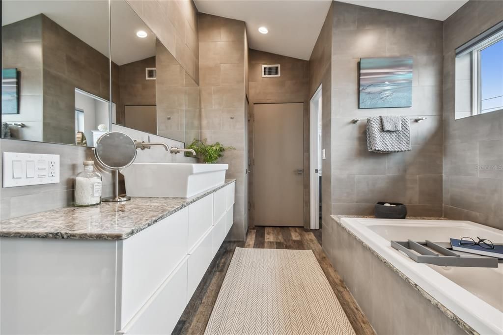 En Venta: $1,235,000 (4 camas, 3 baños, 3072 Pies cuadrados)