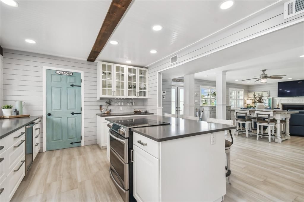 En Venta: $1,235,000 (4 camas, 3 baños, 3072 Pies cuadrados)