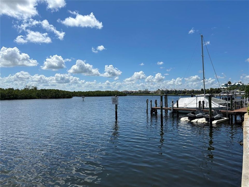 待售: $319,000 (2 贝兹, 2 浴室, 1100 平方英尺)