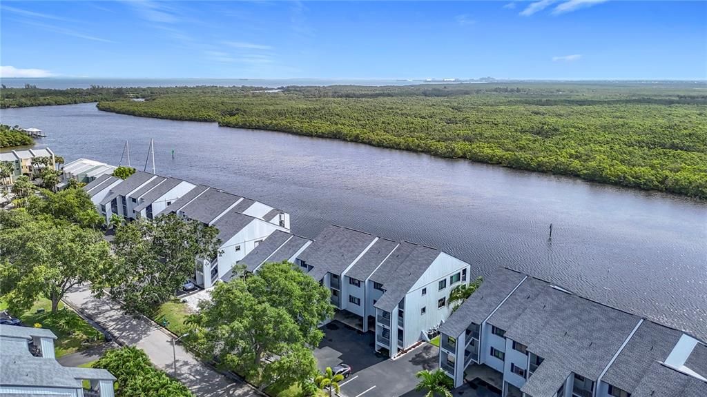 待售: $319,000 (2 贝兹, 2 浴室, 1100 平方英尺)