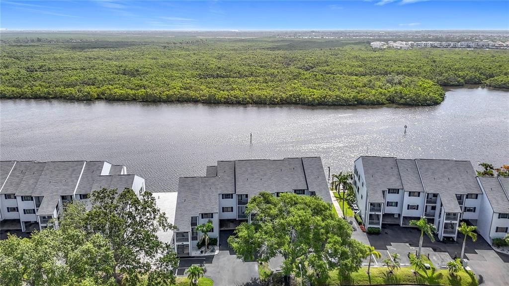 待售: $319,000 (2 贝兹, 2 浴室, 1100 平方英尺)