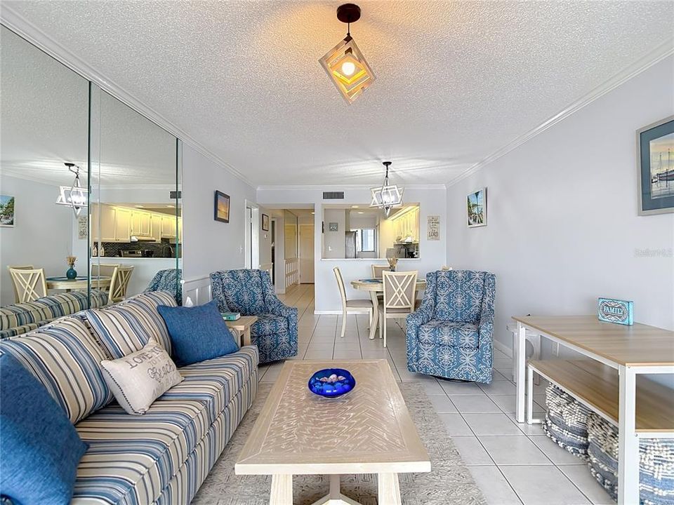 待售: $319,000 (2 贝兹, 2 浴室, 1100 平方英尺)