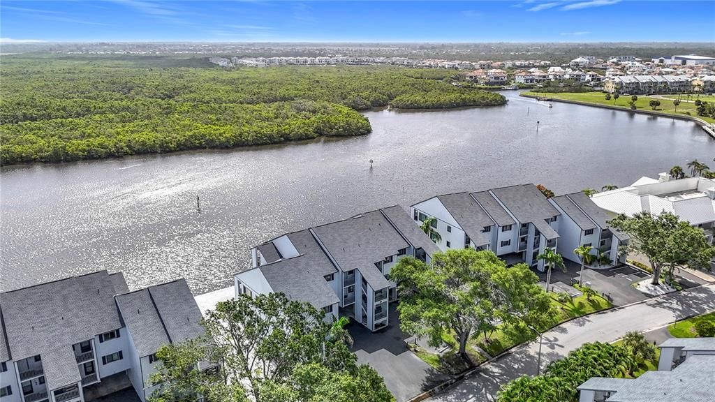 待售: $319,000 (2 贝兹, 2 浴室, 1100 平方英尺)