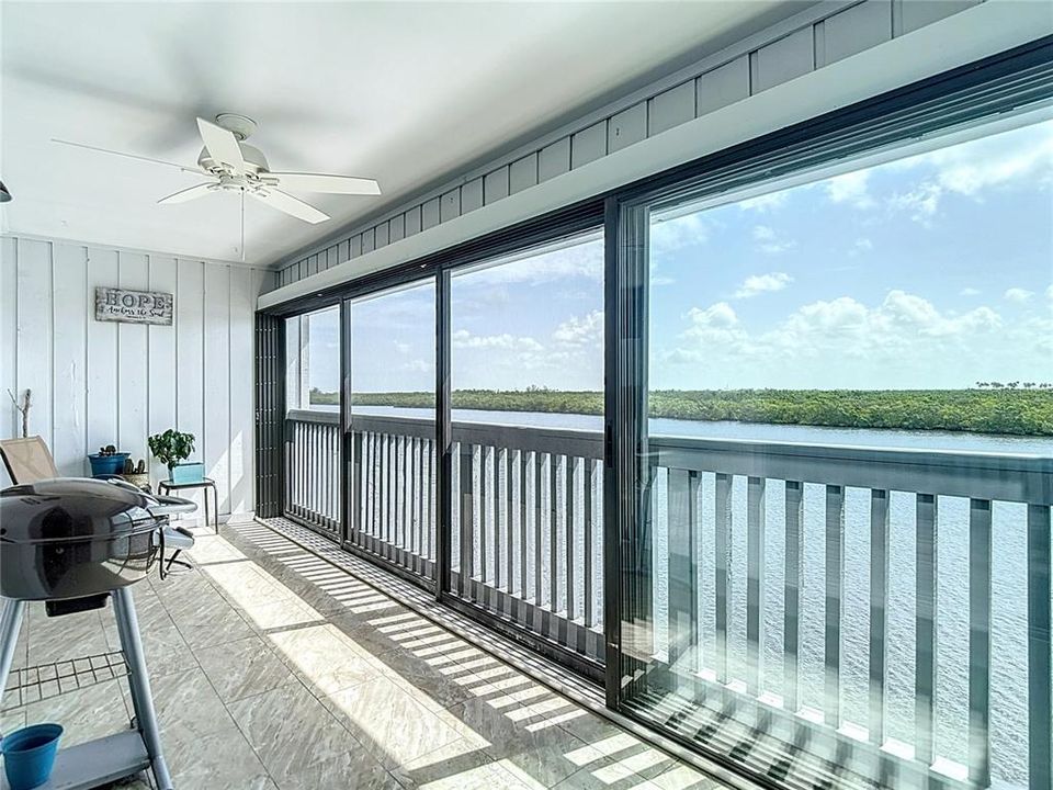 待售: $319,000 (2 贝兹, 2 浴室, 1100 平方英尺)