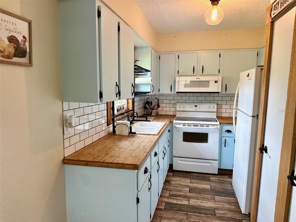 For Sale: $1,500,000 (8 beds, 4 baths, 4450 Square Feet)