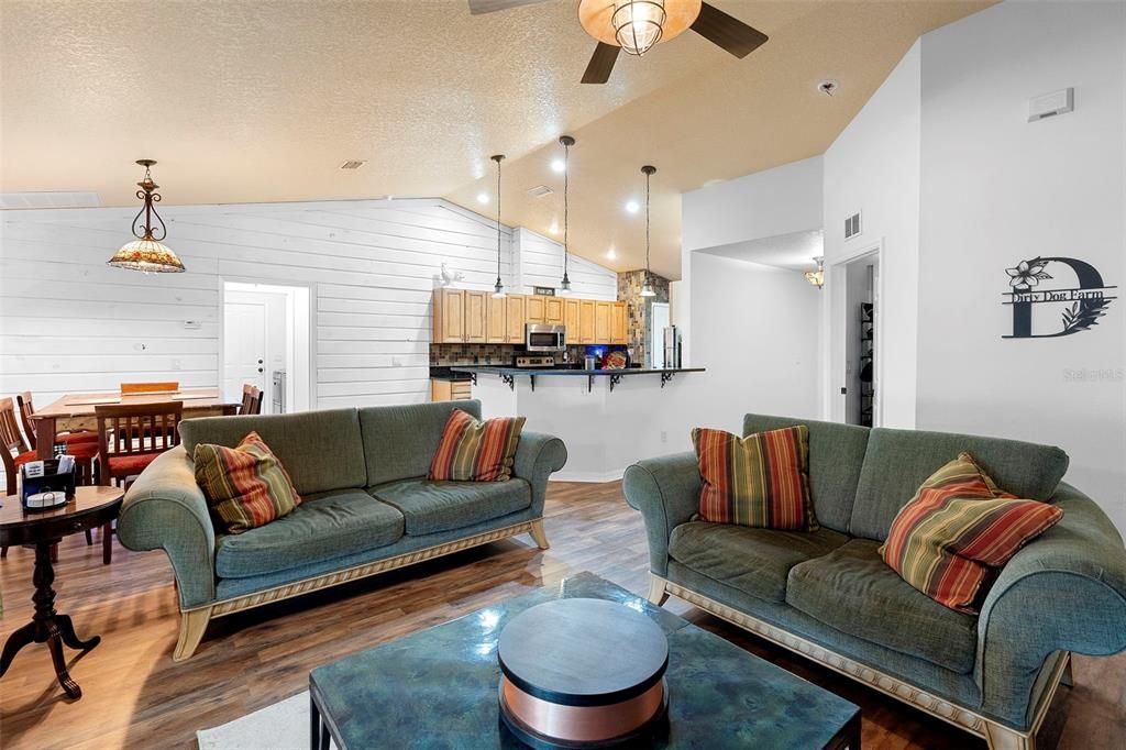 For Sale: $1,500,000 (8 beds, 4 baths, 4450 Square Feet)