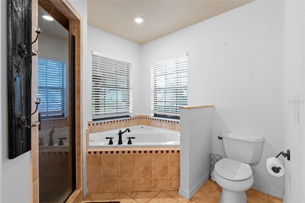 For Sale: $1,500,000 (8 beds, 4 baths, 4450 Square Feet)