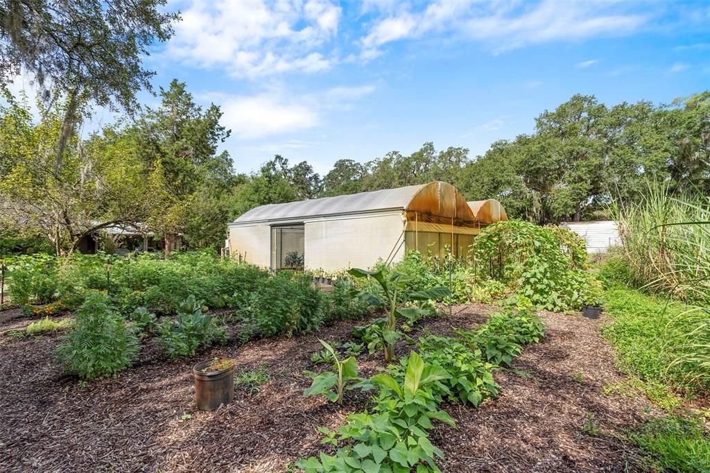 For Sale: $1,500,000 (8 beds, 4 baths, 4450 Square Feet)