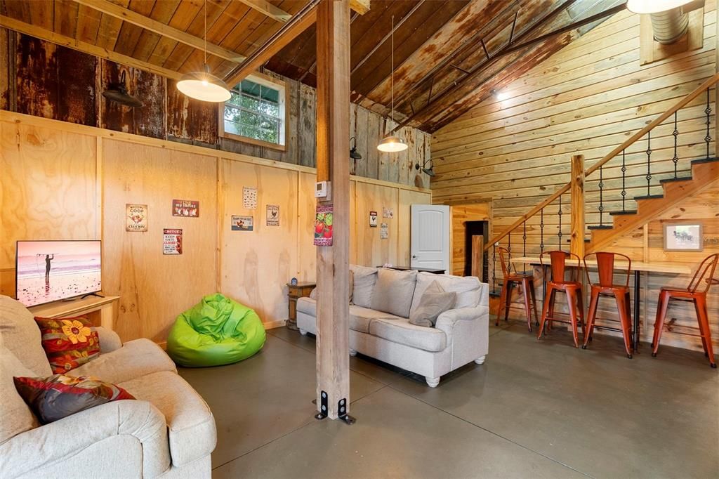 For Sale: $1,500,000 (8 beds, 4 baths, 4450 Square Feet)