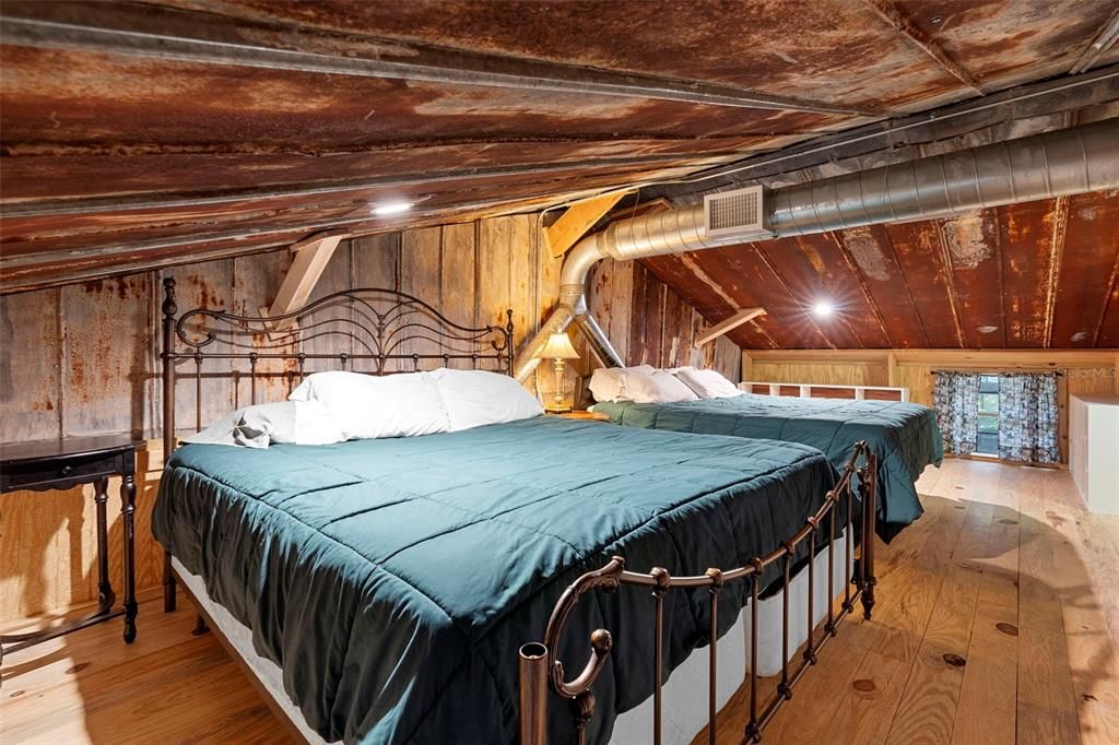 For Sale: $1,500,000 (8 beds, 4 baths, 4450 Square Feet)