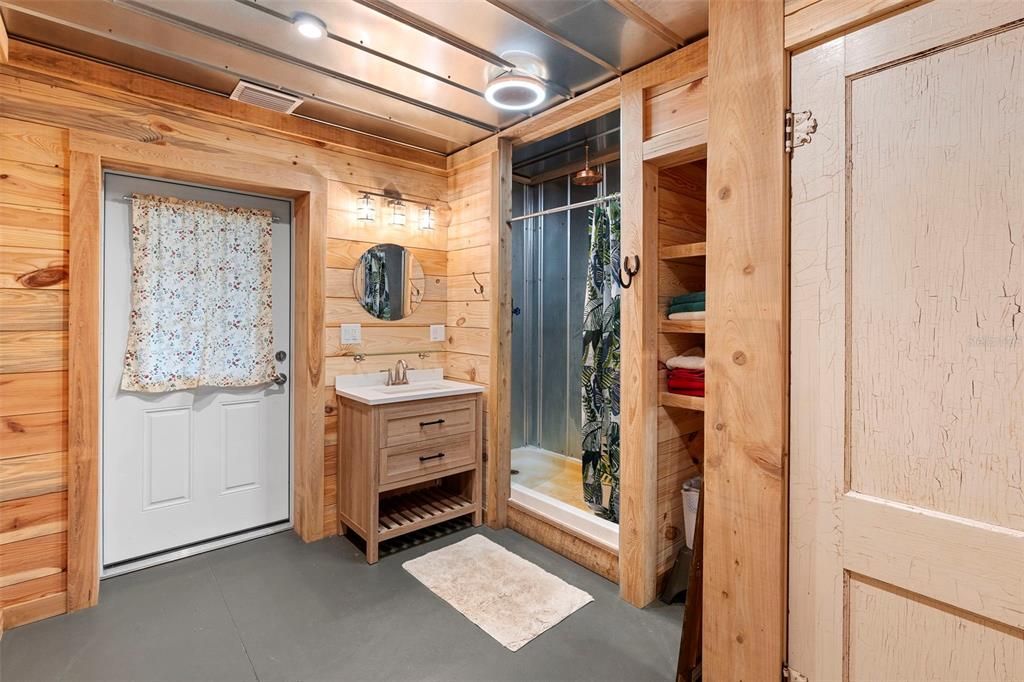 For Sale: $1,500,000 (8 beds, 4 baths, 4450 Square Feet)