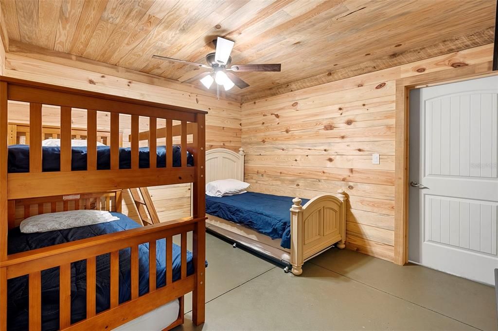 For Sale: $1,500,000 (8 beds, 4 baths, 4450 Square Feet)