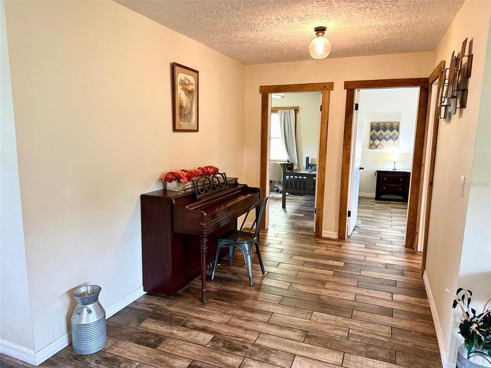 For Sale: $1,500,000 (8 beds, 4 baths, 4450 Square Feet)