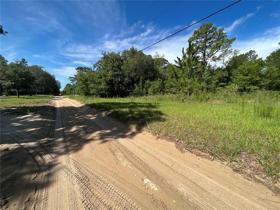 待售: $100,000 (3.07 acres)