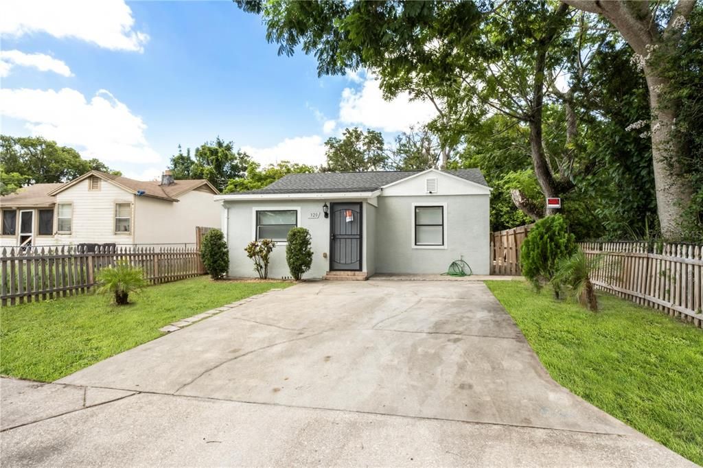 Active With Contract: $234,900 (2 beds, 1 baths, 846 Square Feet)