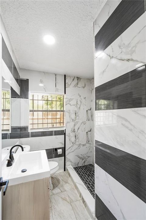 Active With Contract: $234,900 (2 beds, 1 baths, 846 Square Feet)