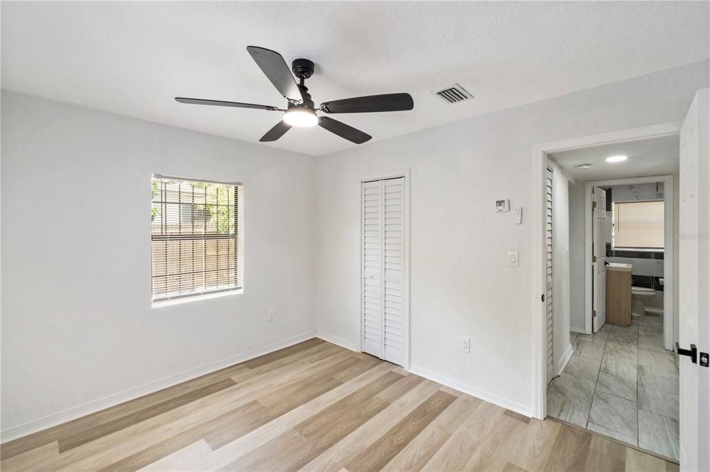 Active With Contract: $234,900 (2 beds, 1 baths, 846 Square Feet)