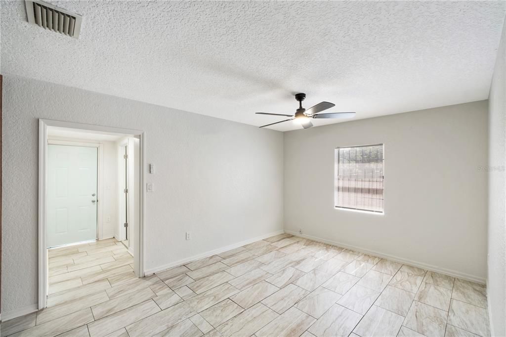 Active With Contract: $234,900 (2 beds, 1 baths, 846 Square Feet)