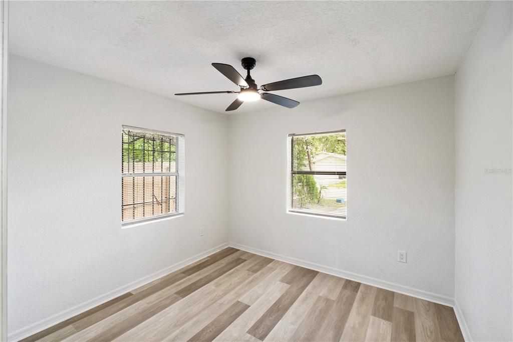 Active With Contract: $234,900 (2 beds, 1 baths, 846 Square Feet)