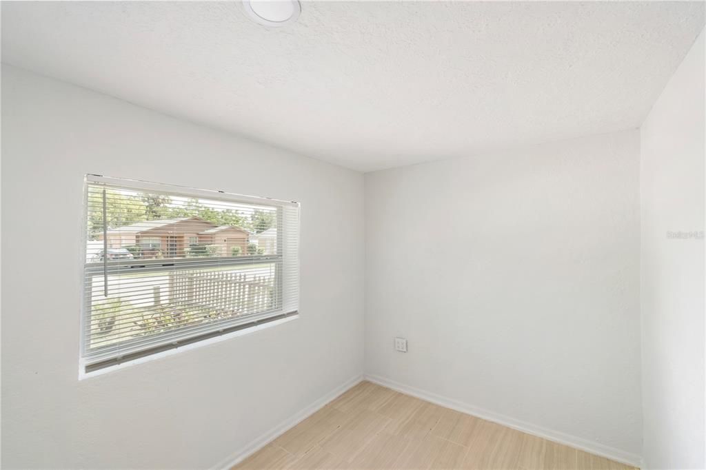 Active With Contract: $234,900 (2 beds, 1 baths, 846 Square Feet)