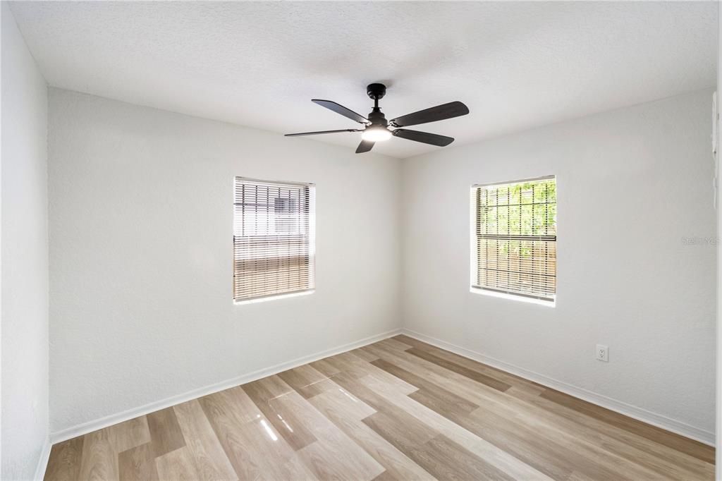 Active With Contract: $234,900 (2 beds, 1 baths, 846 Square Feet)