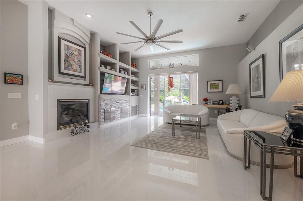 Под контрактом: $775,000 (5 спален, 3 ванн, 3648 Квадратных фут)