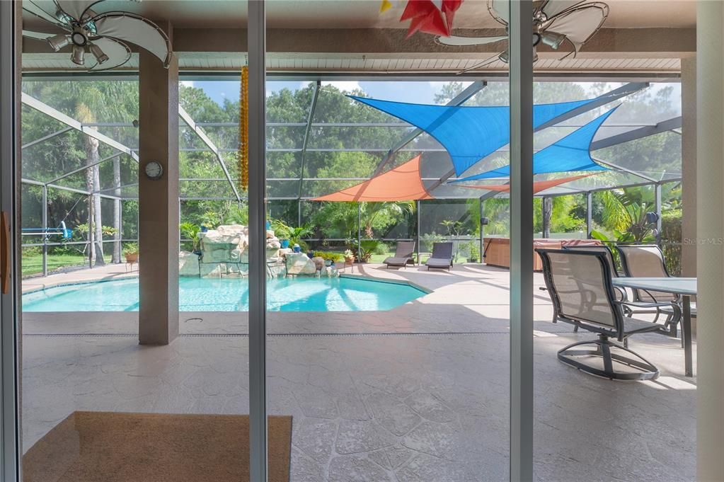 Под контрактом: $775,000 (5 спален, 3 ванн, 3648 Квадратных фут)