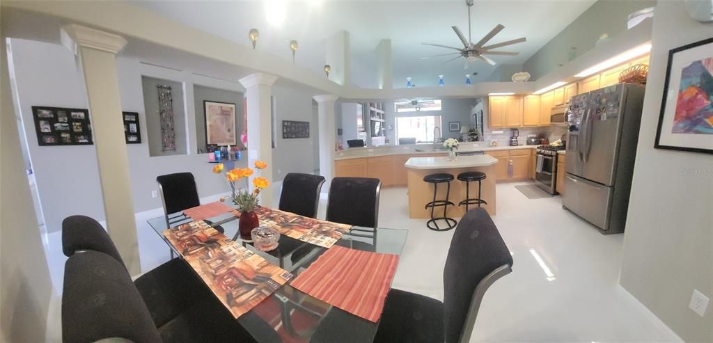 Под контрактом: $775,000 (5 спален, 3 ванн, 3648 Квадратных фут)