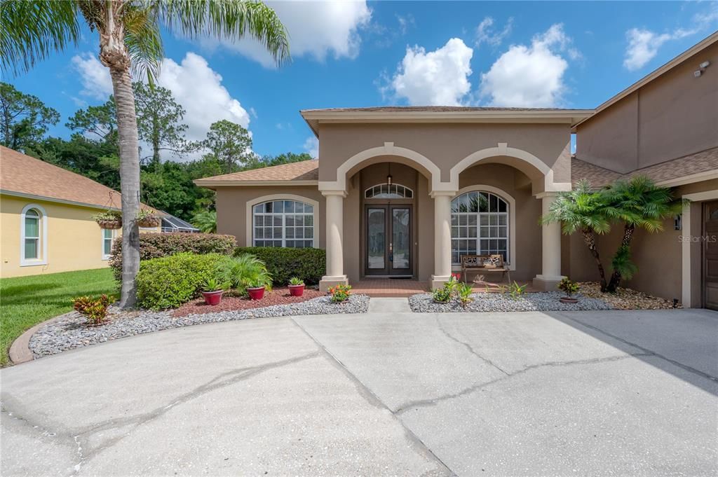 Под контрактом: $775,000 (5 спален, 3 ванн, 3648 Квадратных фут)