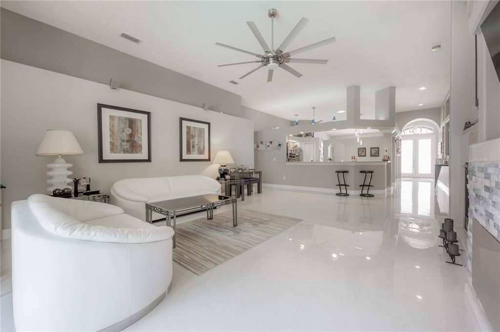 Под контрактом: $775,000 (5 спален, 3 ванн, 3648 Квадратных фут)