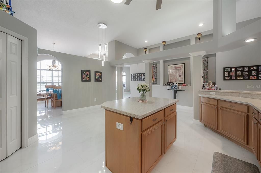 Под контрактом: $775,000 (5 спален, 3 ванн, 3648 Квадратных фут)