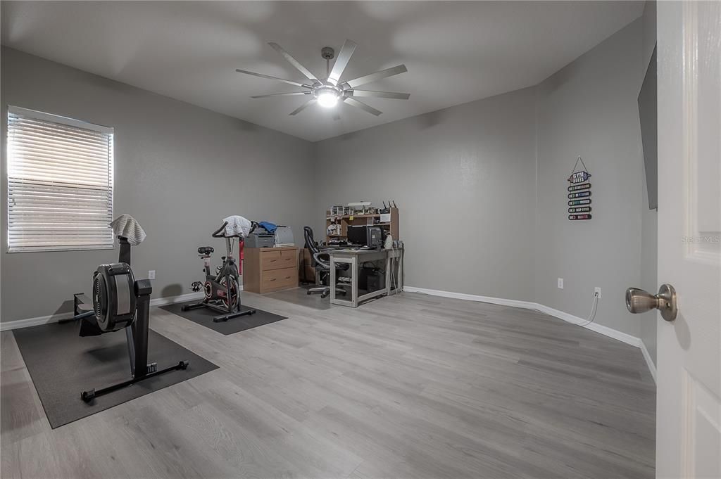 Под контрактом: $775,000 (5 спален, 3 ванн, 3648 Квадратных фут)