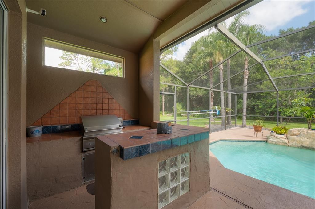 Под контрактом: $775,000 (5 спален, 3 ванн, 3648 Квадратных фут)