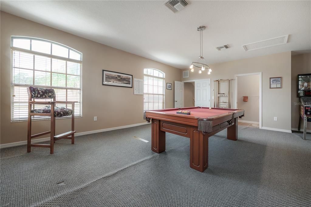 Под контрактом: $775,000 (5 спален, 3 ванн, 3648 Квадратных фут)