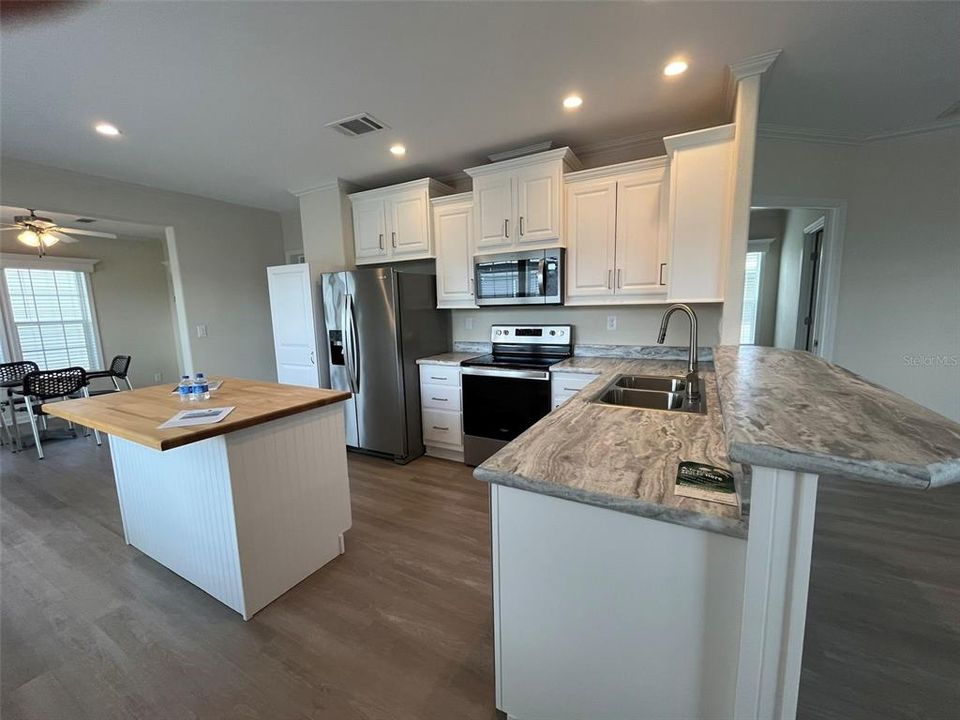 For Rent: $1,650 (2 beds, 2 baths, 1426 Square Feet)