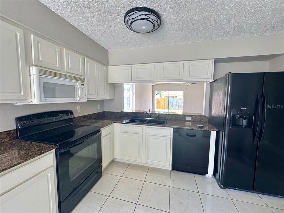 For Rent: $1,800 (3 beds, 2 baths, 1285 Square Feet)