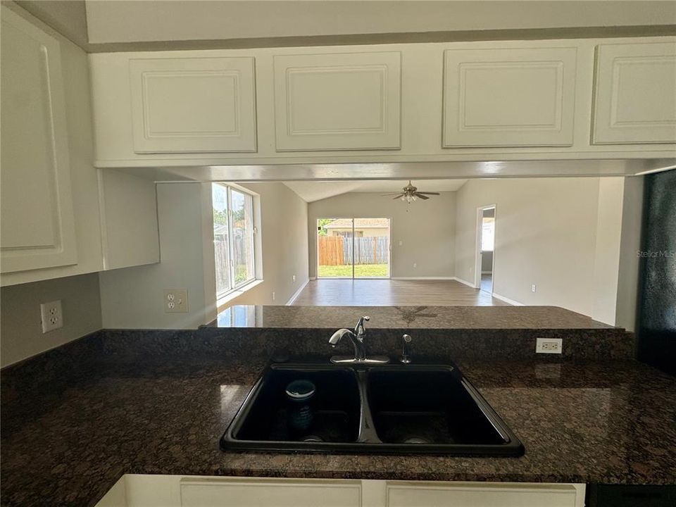 For Rent: $1,800 (3 beds, 2 baths, 1285 Square Feet)