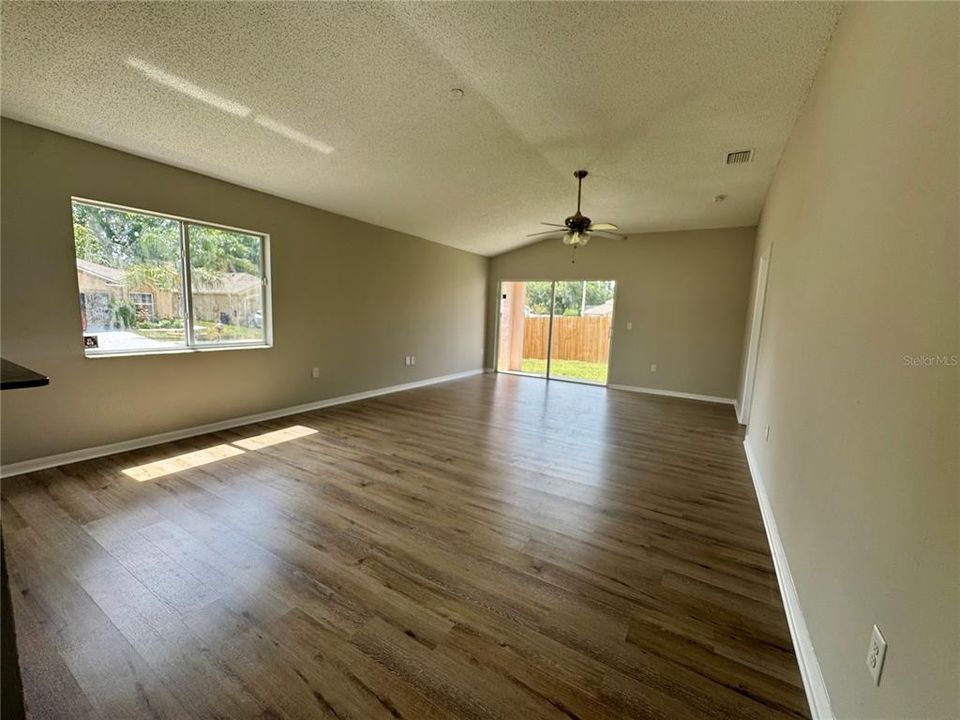 For Rent: $1,800 (3 beds, 2 baths, 1285 Square Feet)