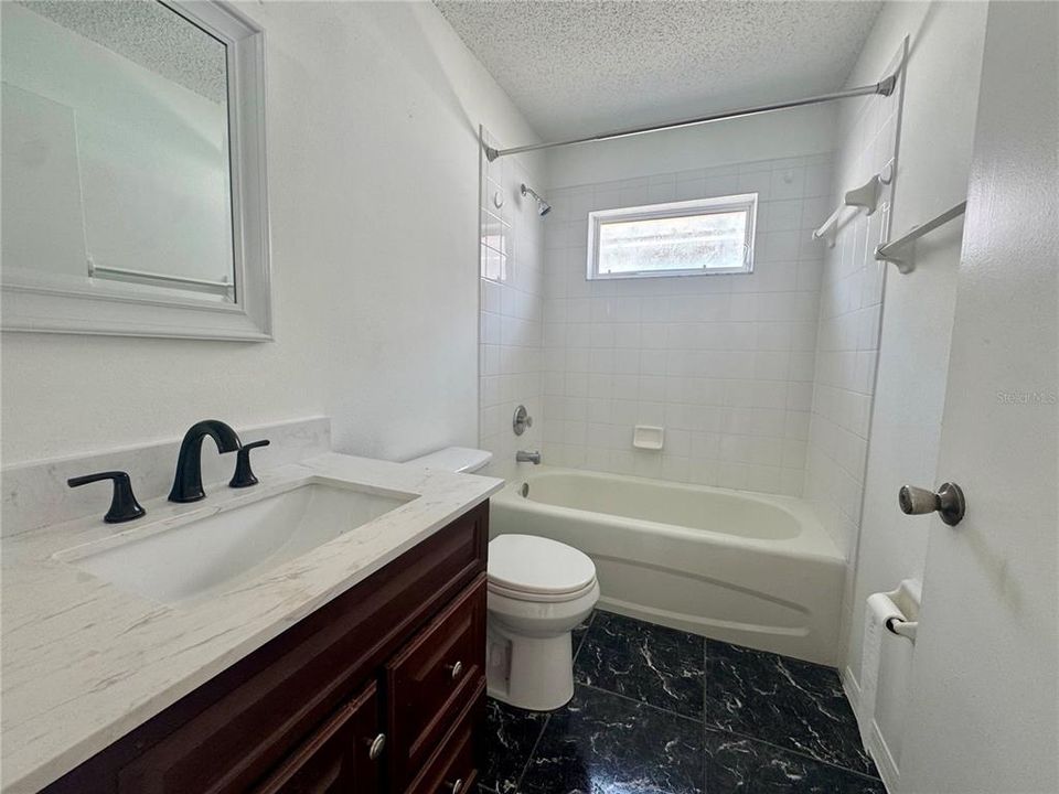 For Rent: $1,800 (3 beds, 2 baths, 1285 Square Feet)